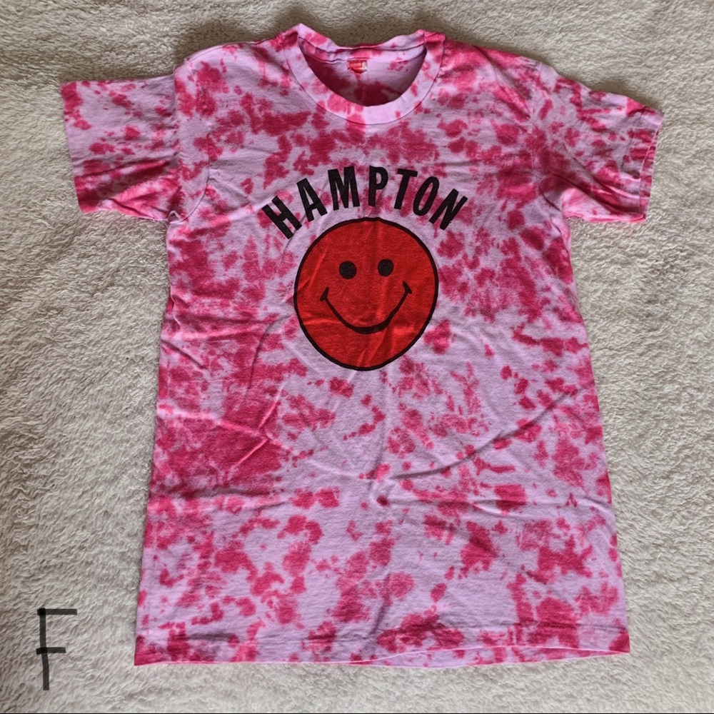 Red tie dye graphic car t-shirt
